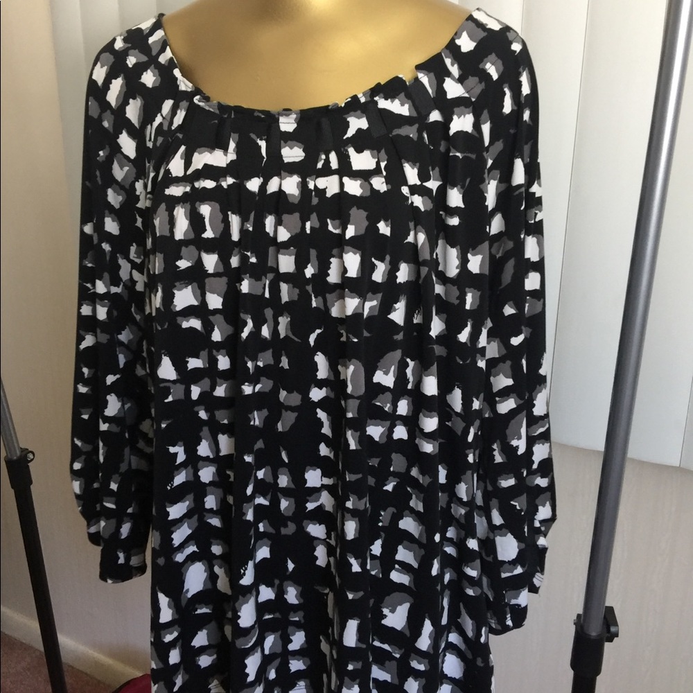 SOLD!!!     Worthington Woman Stretch...Black/White/Grey..2X